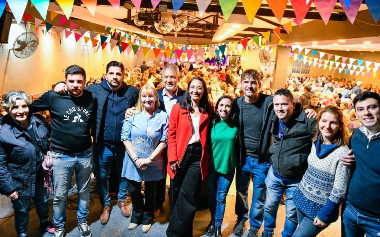 Elecciones 2023 en La Plata.- Julio Alak participó de un almuerzo con mil jubilados
