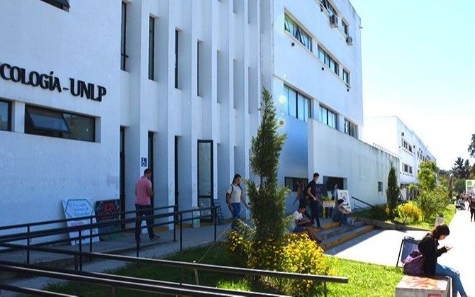 Denuncian "patoterismo" y una chica terminó en "crisis": revuelo en una facultad de la UNLP