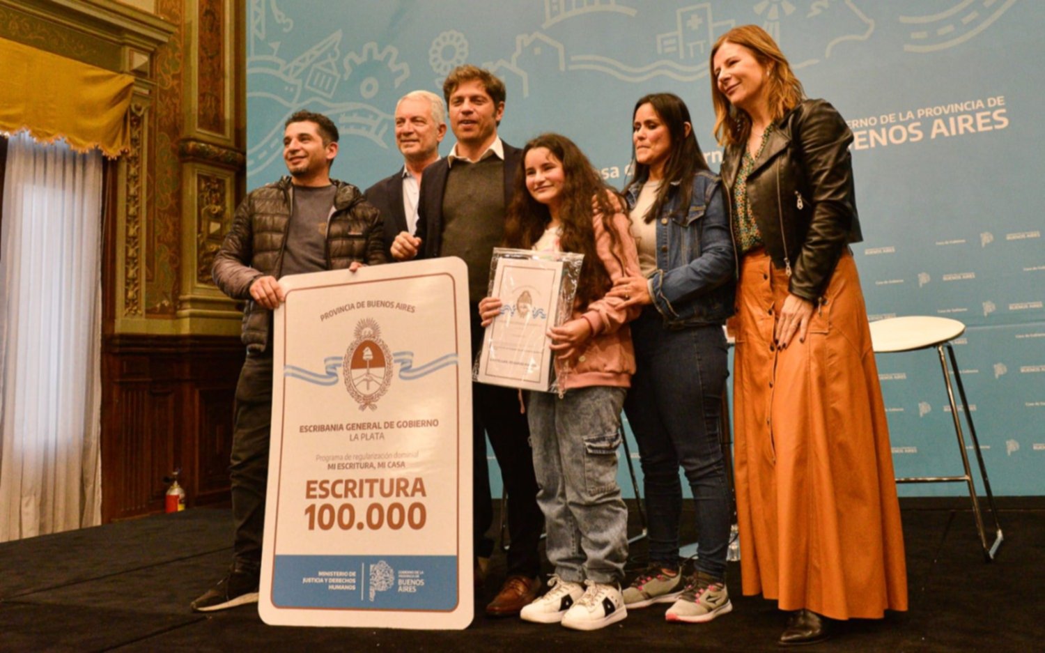 La Provincia entregó la escritura social número 100 mil
