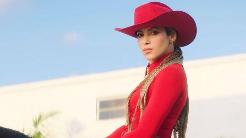 Ahora contra el suegro: Shakira factura lanzando dardos contra el papá de Piqué