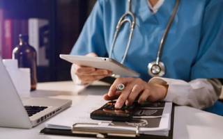 Buscan aumentar el bono médico en La Plata: "Es necesario mejorar la remuneración por trabajo"