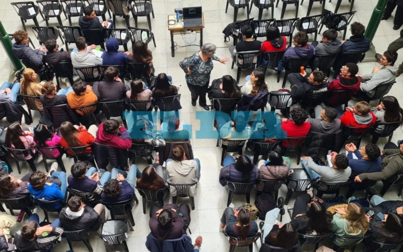 Distinguieron en la Facultad de Ingeniería de la UNLP a la profesora María Inés Baragatti 