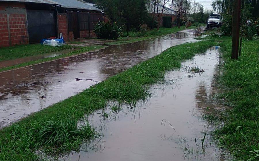 Batería de reclamos: en dos barrios de La Plata salieron a colocar pasacalles para pedir mejoras