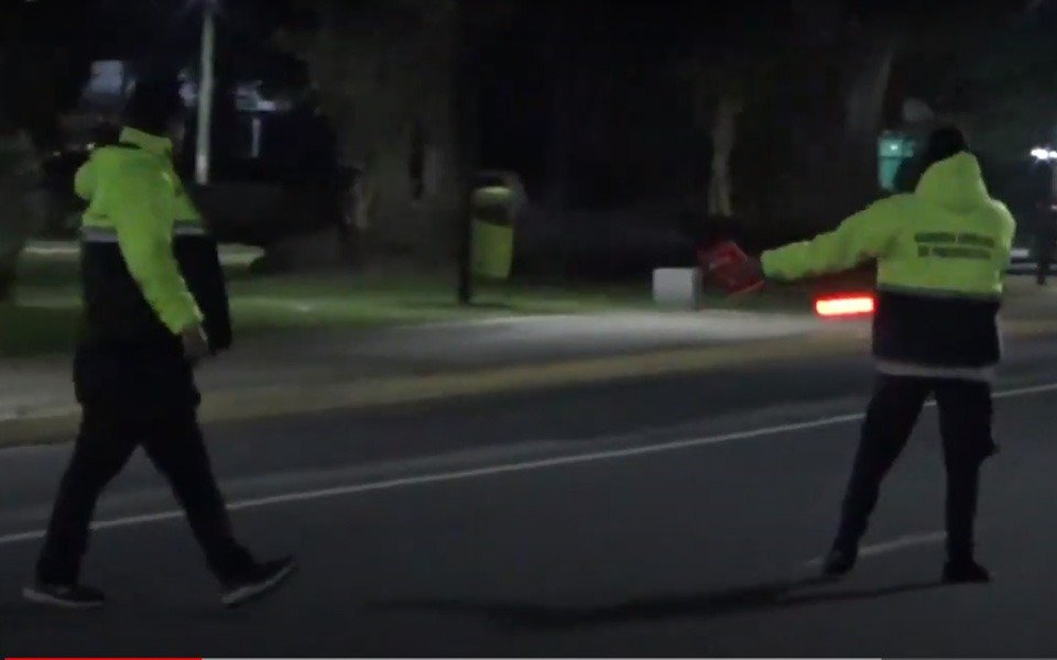 Un hombre manejaba borracho por La Plata y cayó tras evadir un control: era policía