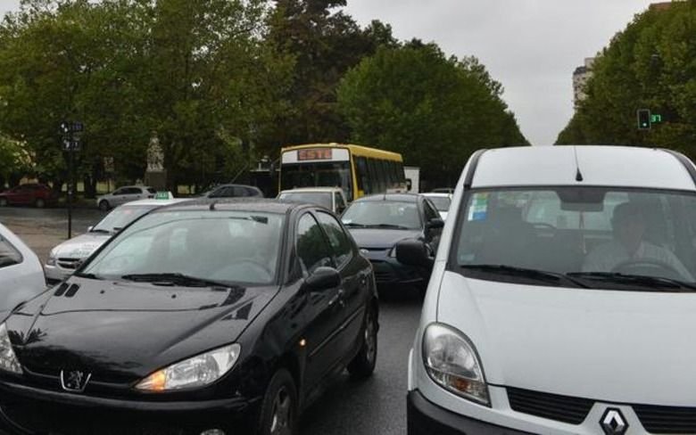 Caos de tránsito en La Plata: uno por uno, los cortes y desvíos previstos para este lunes