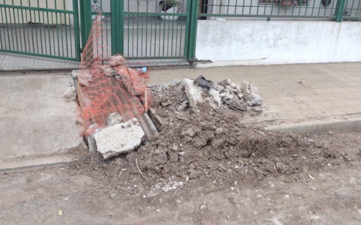 En Tolosa, vecinos acumulan meses de reclamos por una pérdida