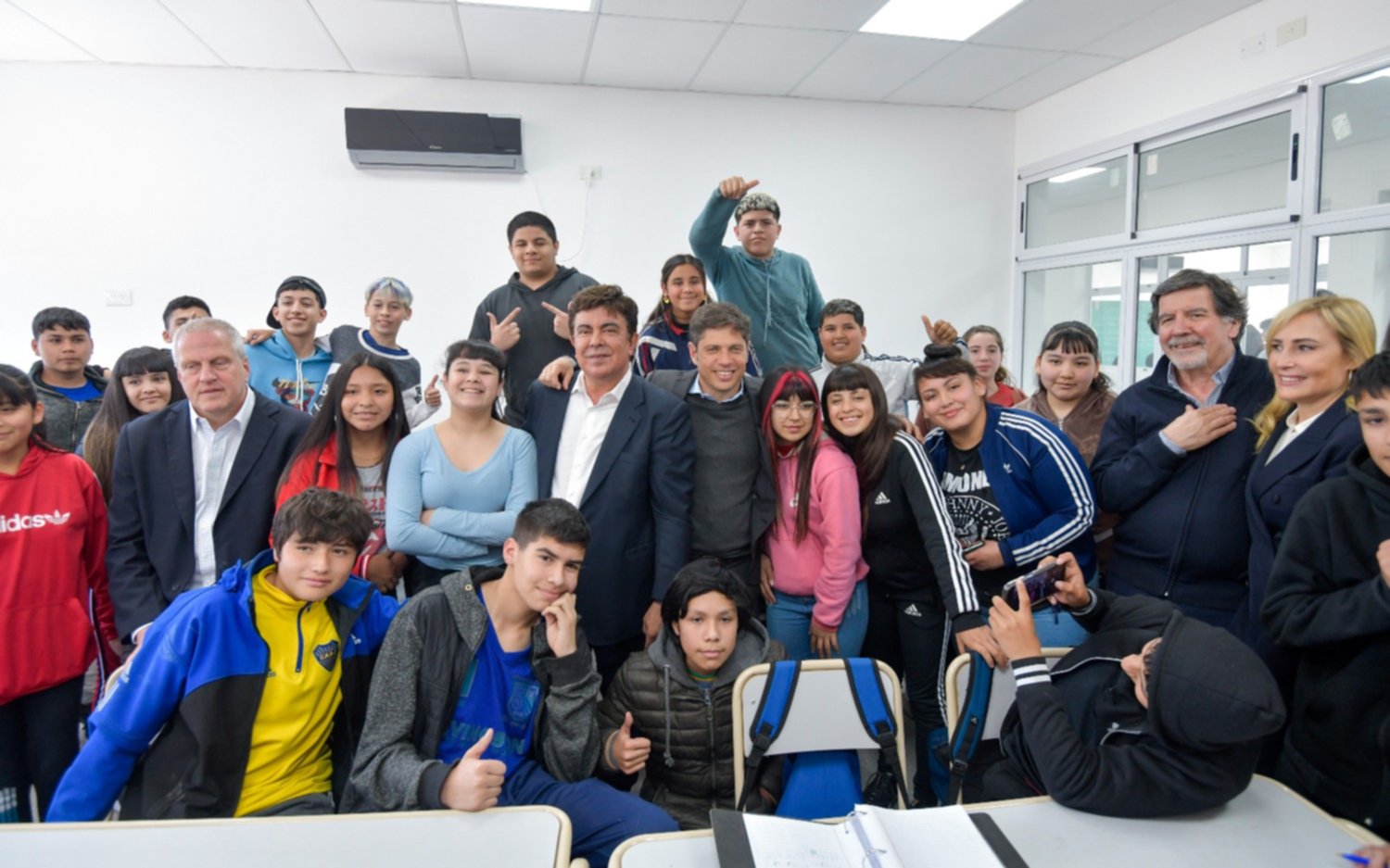 Kicillof recorrió el nuevo edificio de la Escuela Secundaria N°68
