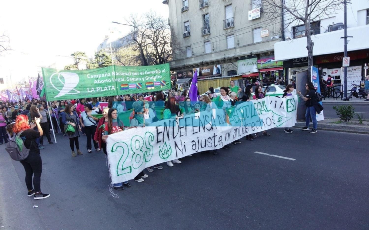 La Plata marchó en defensa del aborto legal, seguro y gratuito