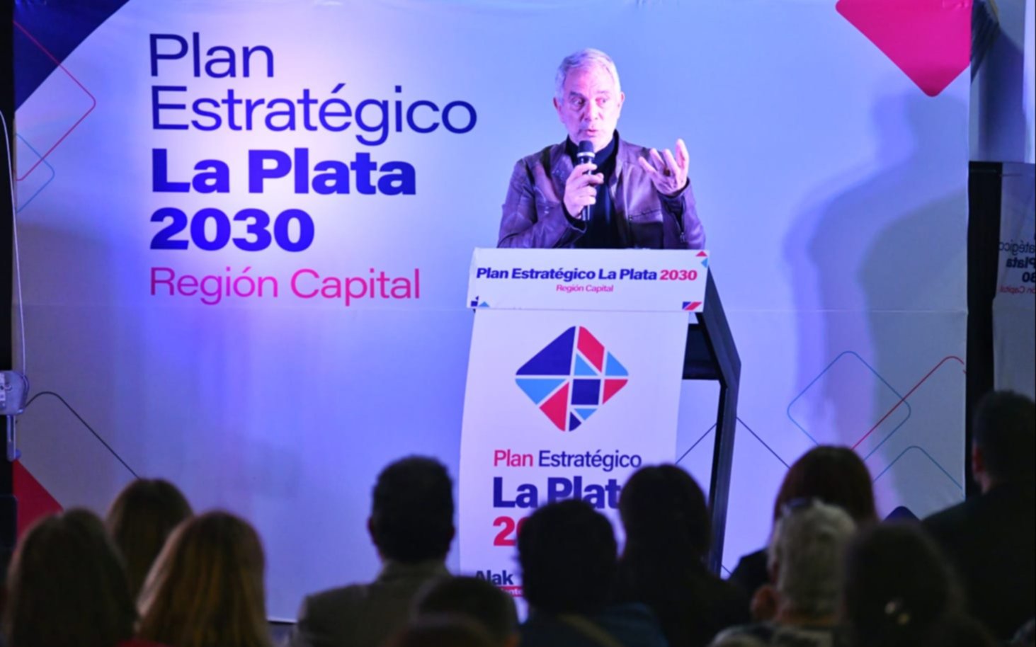 Alak: “Haremos la bajada de la autopista, un plan de seguridad con la Provincia y pavimento, agua y cloacas en todos los barrios de City Bell”