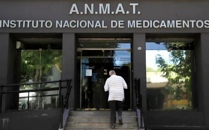 ANMAT prohibió un gel íntimo para uso sexual y una marca de brackets: ¿cuáles son?