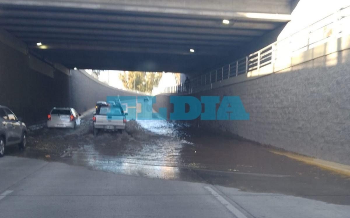 El paso bajo nivel de 1 y 32 quedó semi inundado 