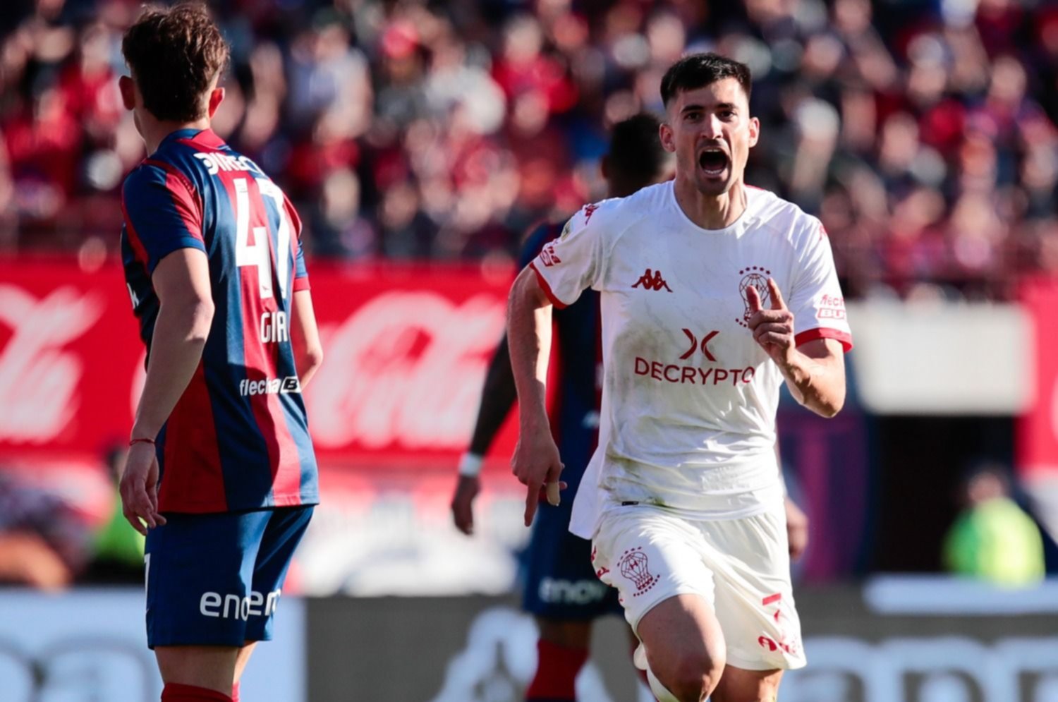En un clásico vibrante, San Lorenzo se lo empató a Huracán sobre el final con uno menos 