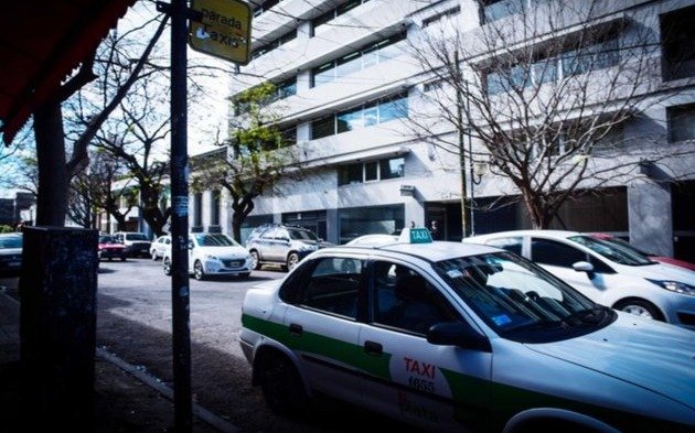 Recuperó la libertad hace semanas y lo detuvieron tras robarle a un taxista en La Plata