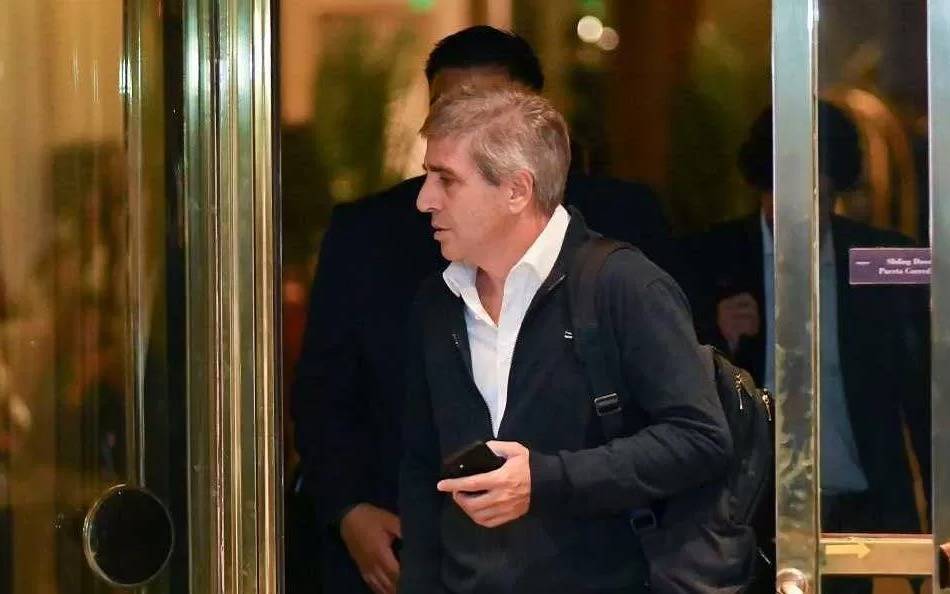 El Gobierno adelantó que se podrá pagar en dólares con tarjeta de débito