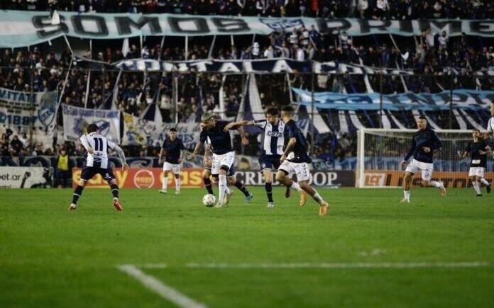 Quilmes cayó otra vez ante su gente