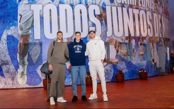 El "Dibu", Rulli y Carboni, los primeros futbolistas en llegar al país para la doble fecha de eliminatorias