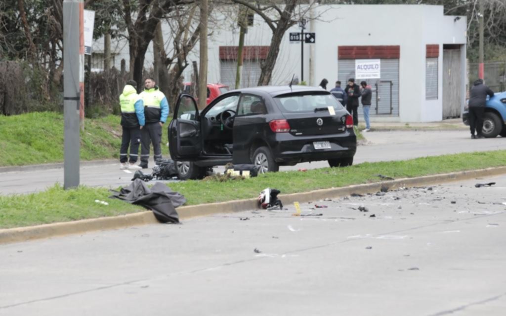 Conmoción y dudas en torno al choque mortal en La Plata: ¿lo perseguían motochorros?