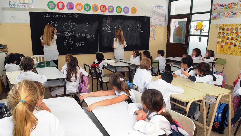 Baja la natalidad y caería la matrícula escolar: ¿menos puede ser más?