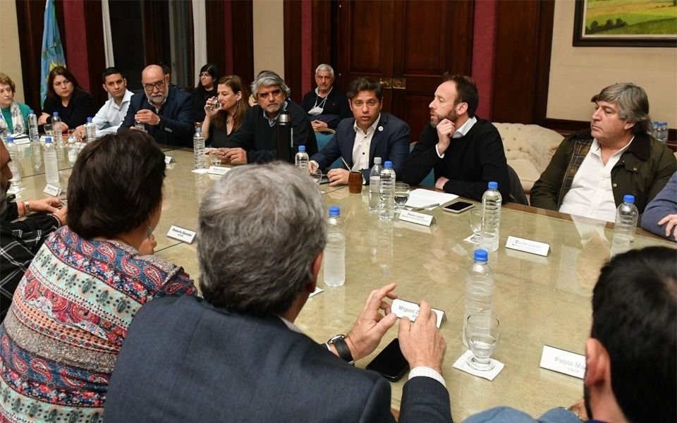 Paritarias, panorama económico y recorte de fondos: Kicillof se reunió con los gremios estatales de la Provincia