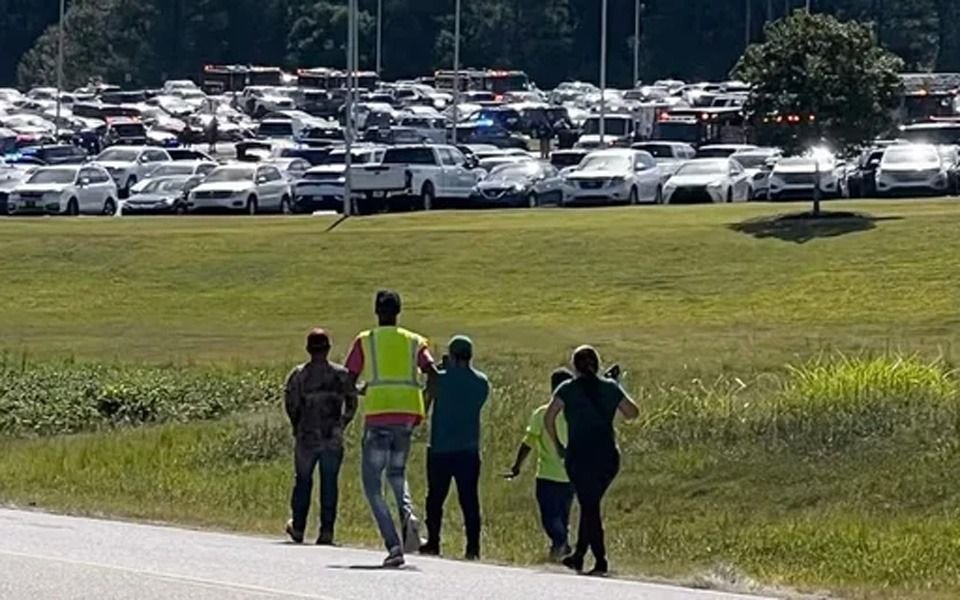 Cuatro muertos y más de 30 heridos tras un tiroteo en una escuela de Georgia