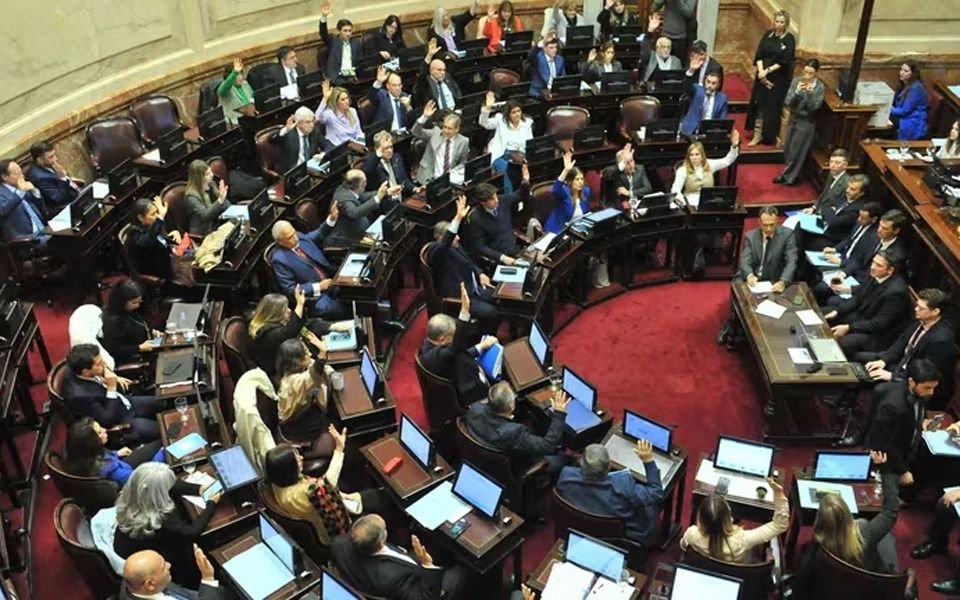 Para evitar otra derrota legislativa, el Gobierno vuelve a postergar una sesión clave en el Senado