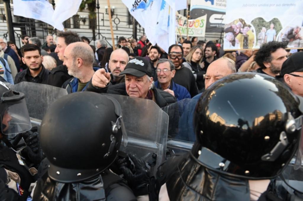 Incidentes en otra protesta de jubilados en el Congreso
