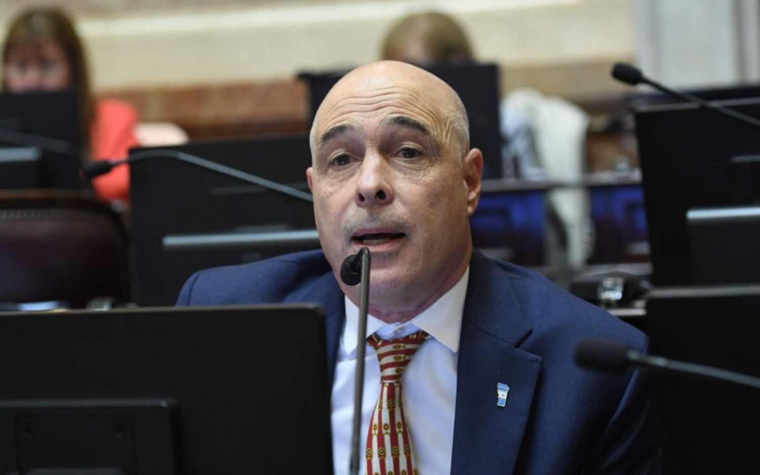 El senador libertario que justificó tener 15 asesores: "Quiero ser gobernador"