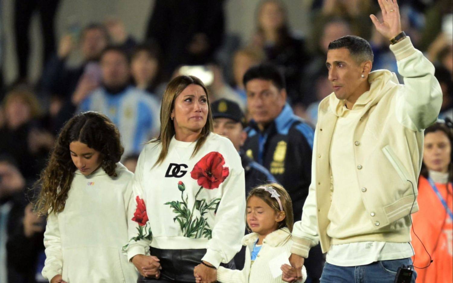 Ángel Di María, el gran homenajeado: mensaje de Messi, carta de su hija y lágrimas