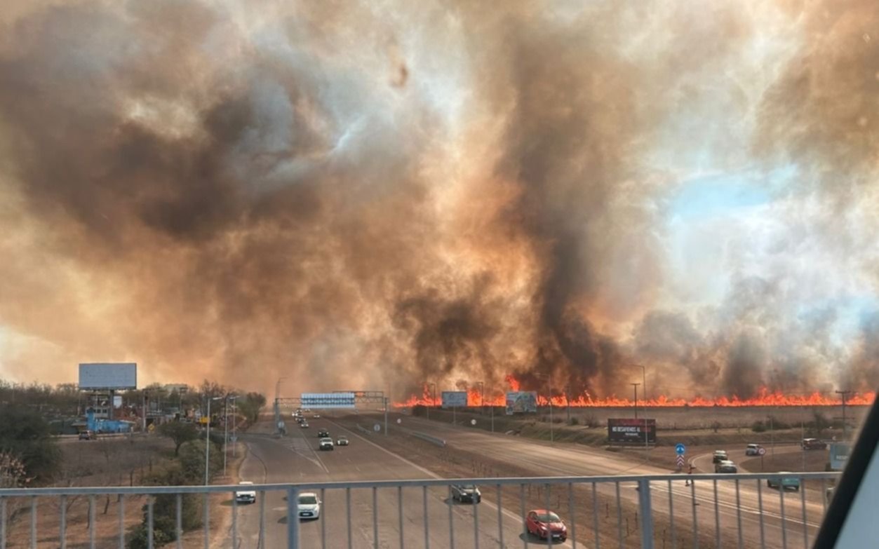 Córdoba en llamas: se extiende el fuego y el viento agrava los incendios