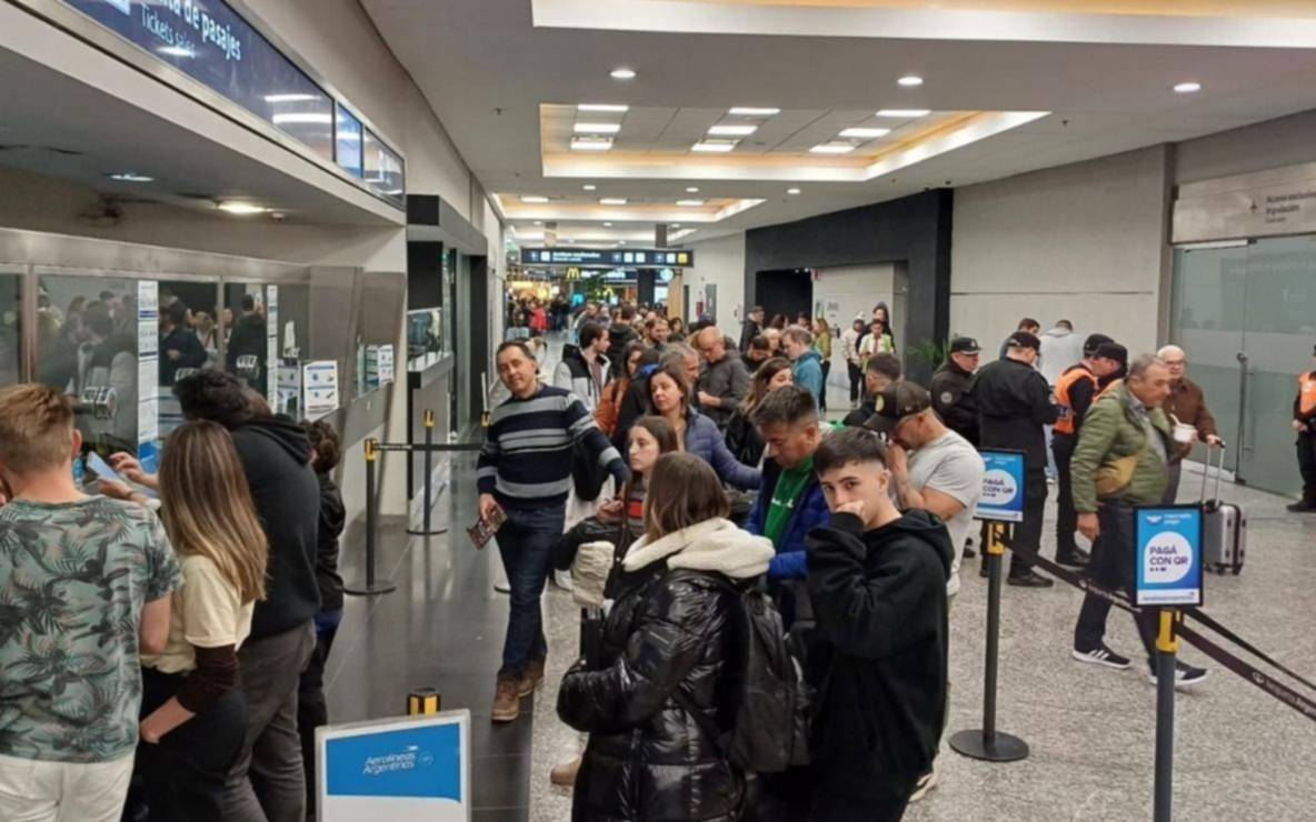Paro de pilotos y caos: el presidente de Aerolíneas lo calificó de "salvaje" y "extorsivo"
