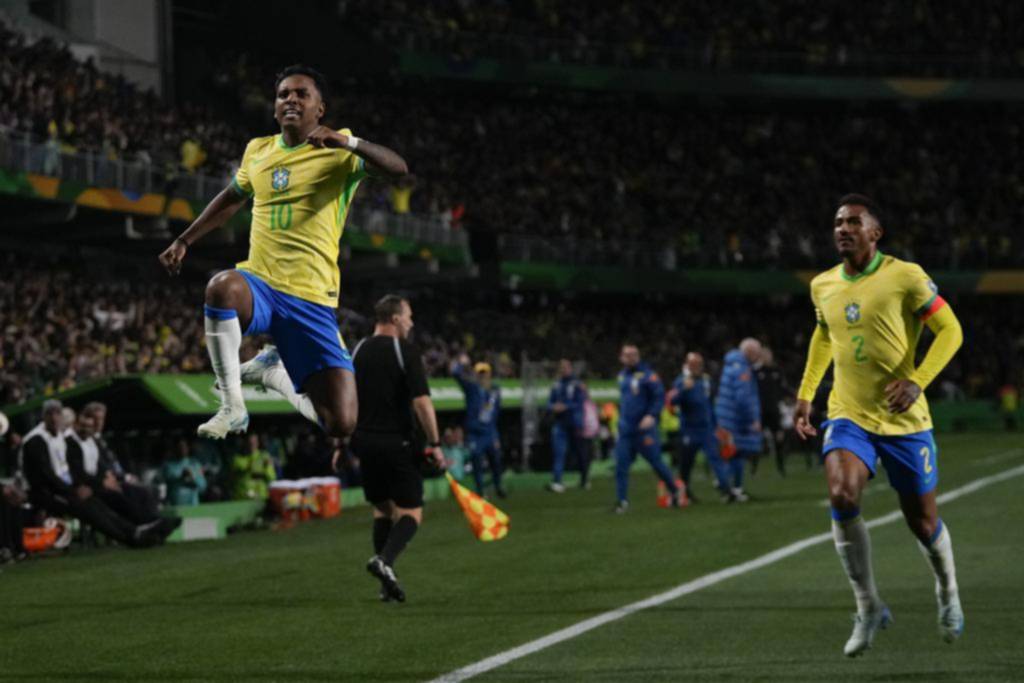 Brasil venció a Ecuador y recuperó terreno
