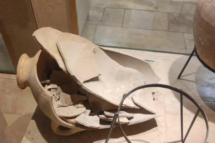 Curiosidad “cara”: una vasija de 3500 años de antigüedad, destruida
