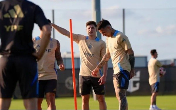 Argentina realizó el último entrenamiento antes de partir hacia Colombia