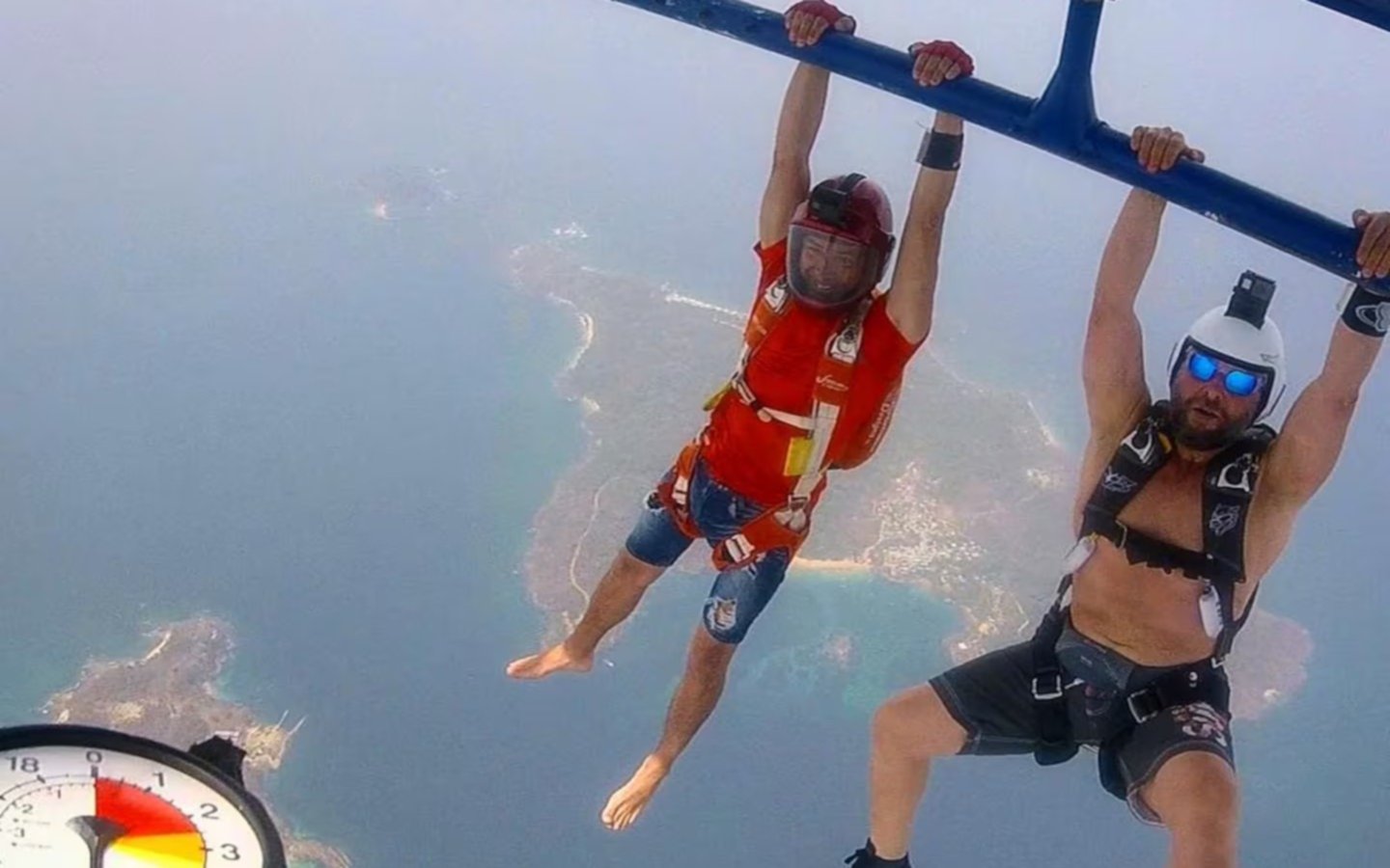 Dos paracaidistas argentinos rompieron un récord mundial y saltaron en caída libre desde la estratósfera