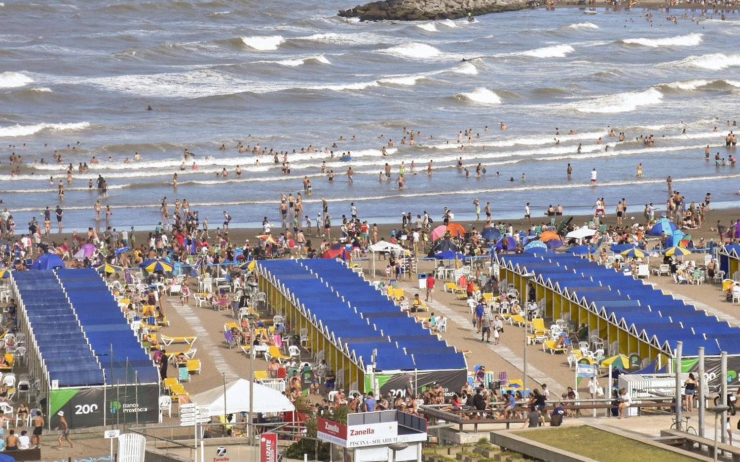 Piden hasta $110.000 por día para alquilar una carpa en Mar del Plata: los datos del verano 2025