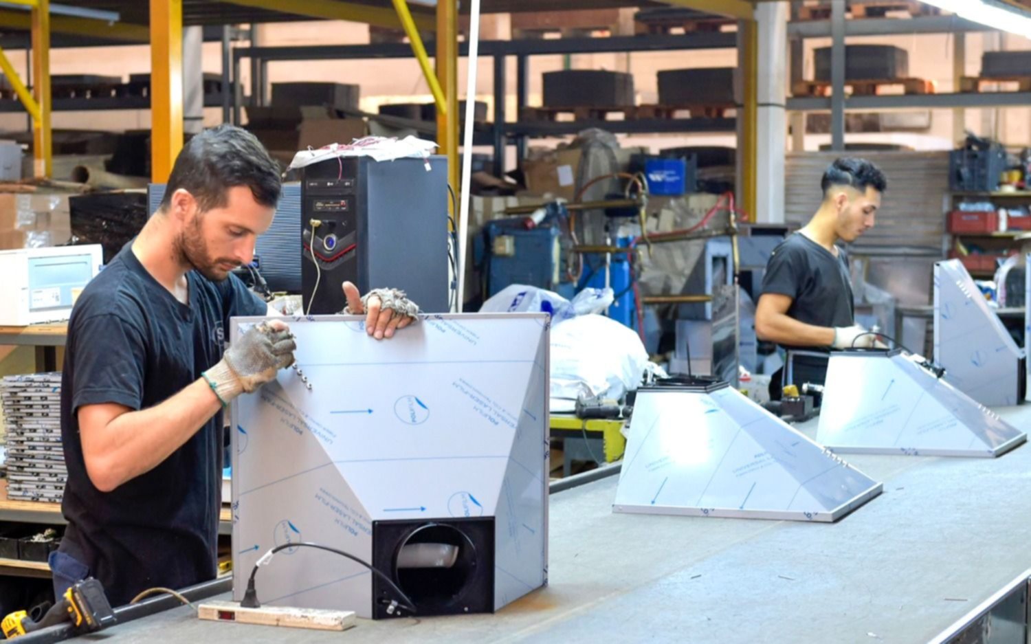 Según el Gobierno, se frenó la caída del empleo: "Las empresas se animan a contratar"
