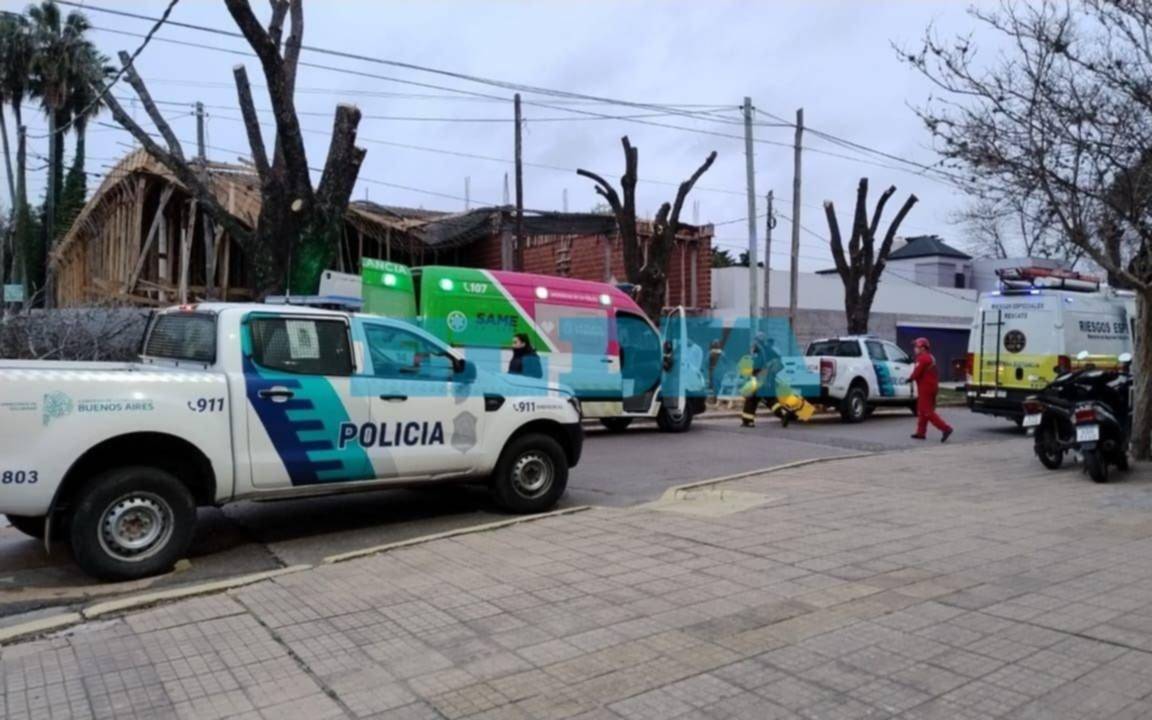 Derrumbe al borde de la tragedia en City Bell: tres operarios resultaron heridos