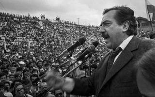 Presentan en La Plata el libro "Ahora Alfonsín", sobre la campaña electoral que lo llevó a la presidencia