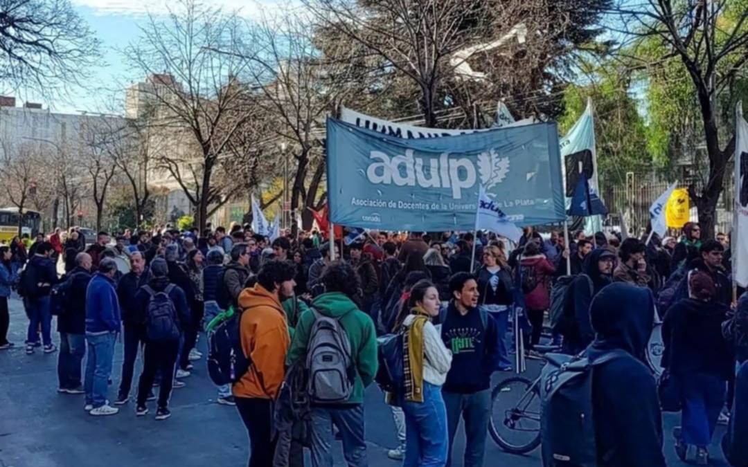 Docentes de la UNLP anunciaron paro para esta semana: cuándo será y qué pasará con las clases