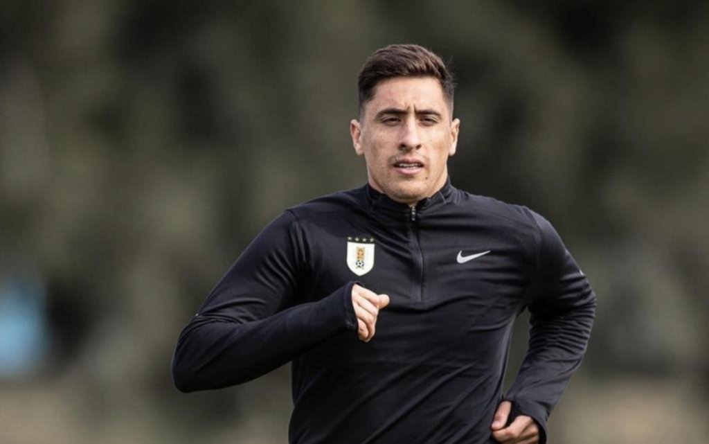 Martínez espera por Merentiel y Advíncula para definir el equipo