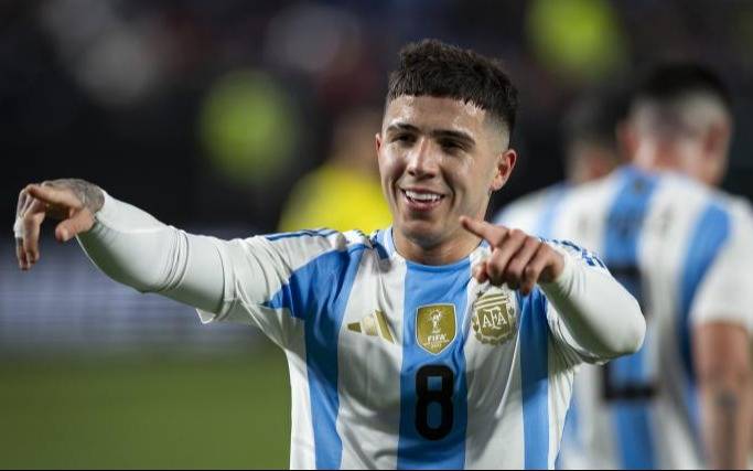 La dura sanción que recibió Enzo Fernández en su regreso a Inglaterra