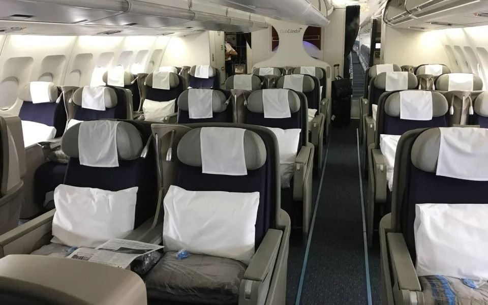 El paro de aeronáuticos afectará a más de 30 mil pasajeros y Aerolíneas Argentinas abre otro conflicto por pasajes gratis a pilotos