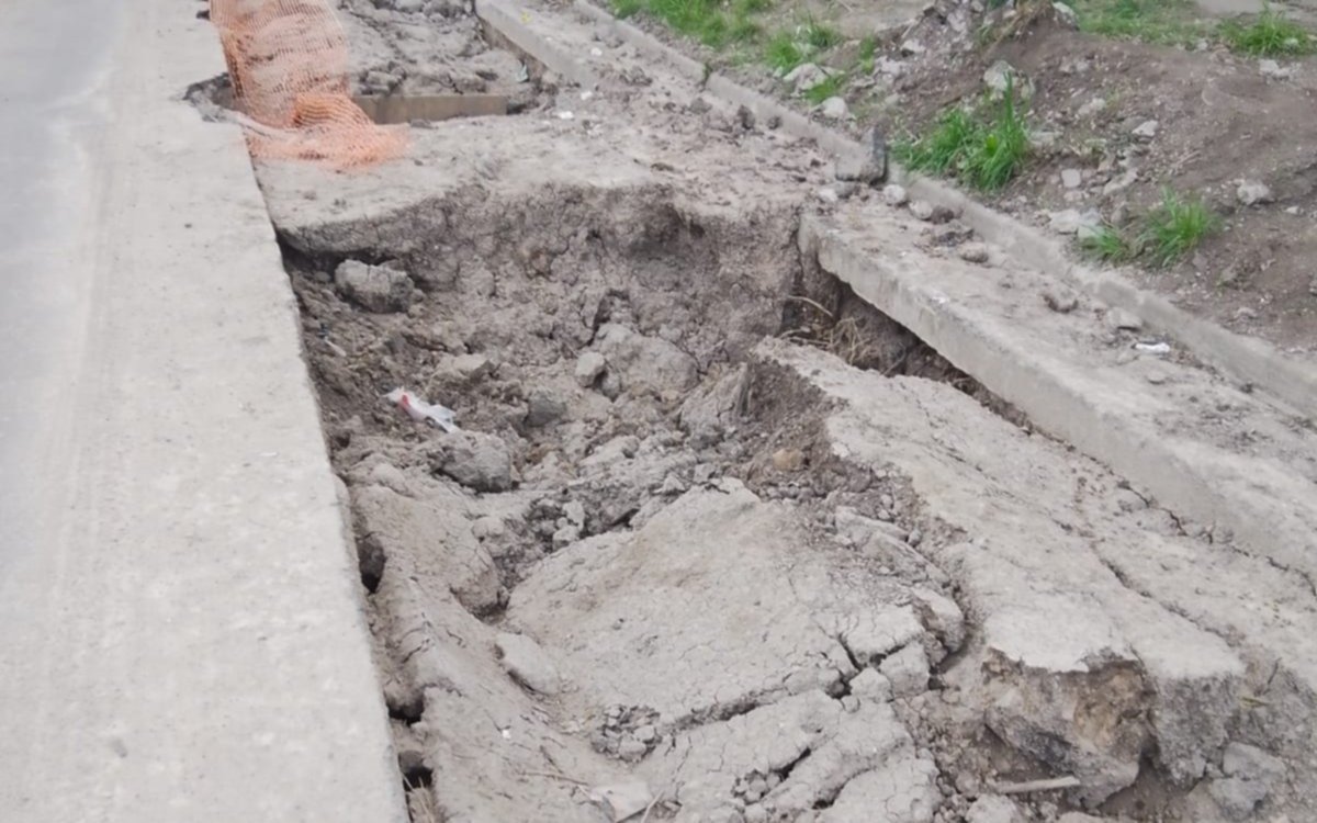 Un pozo gigante preocupa a vecinos de La Plata