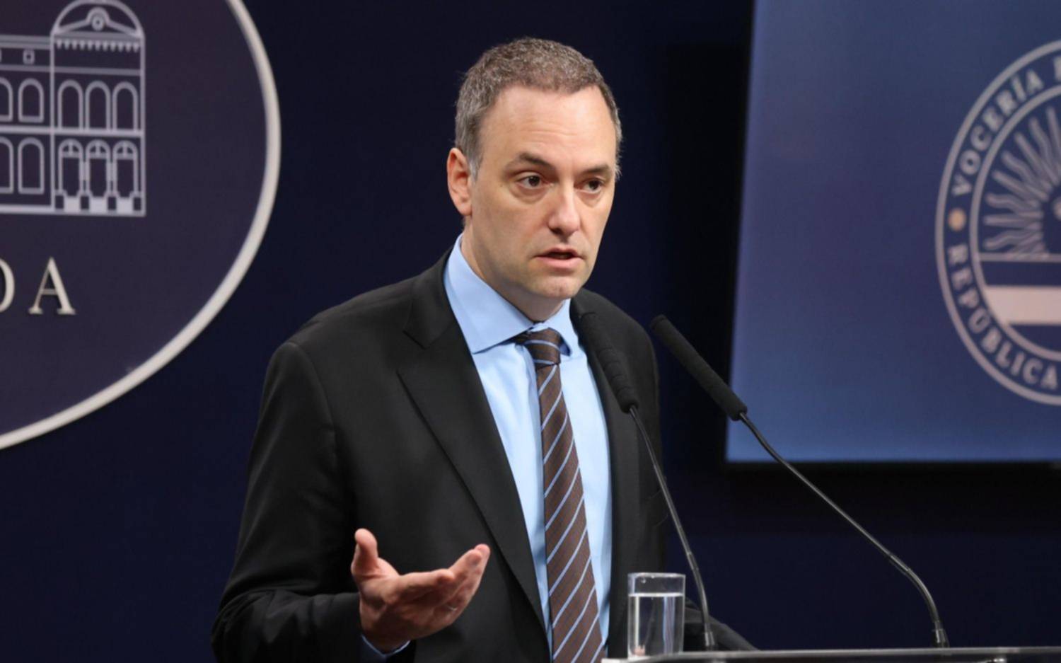 El Gobierno, duro contra el paro de pilotos: “Van a terminar fundiendo la empresa”