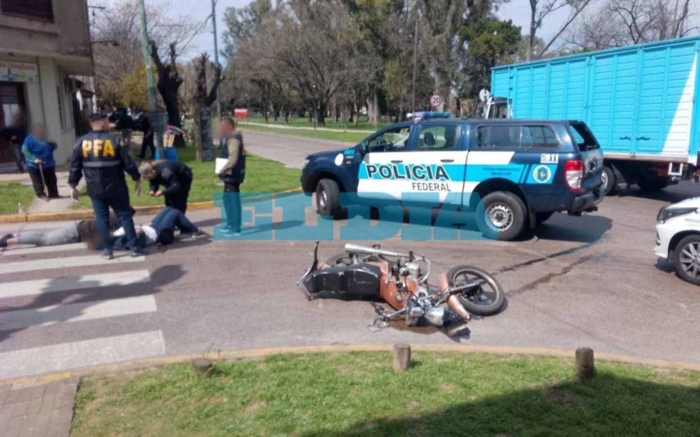 Un fuerte choque en un transitado cruce de La Plata dejó como saldo dos heridos