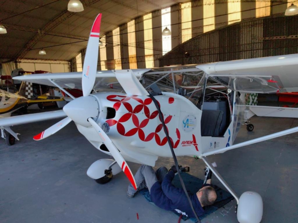 El primer avión eléctrico es platense y levantó vuelo