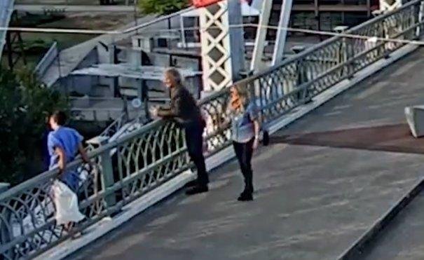 Héroe sin capa: Bon Jovi evitó que una mujer se tirara de un puente