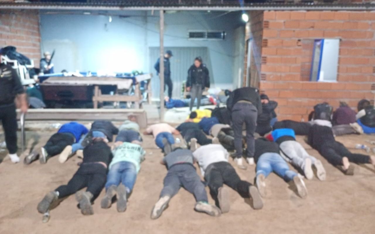 "No va más": las imágenes del operativo por juego clandestino que terminó con diez detenidos en La Plata