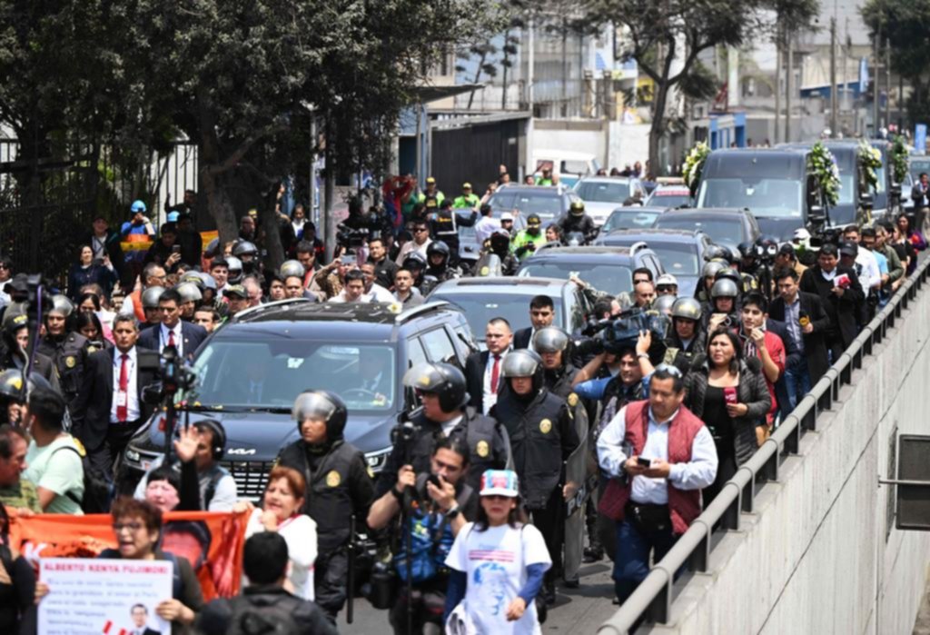 Perú le rindió una masiva despedida a Alberto Fujimori