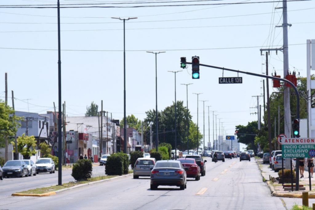 Instalarán la “onda verde” en los semáforos de la avenida 44